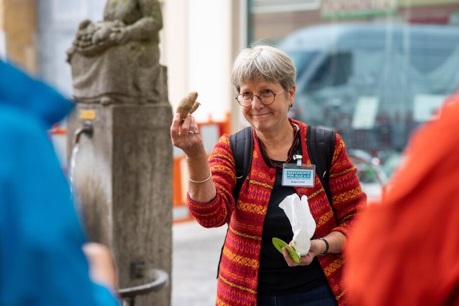 Bamberg: Guided Historical Culinary Tour - Untere Brücke, wine, and a second taste