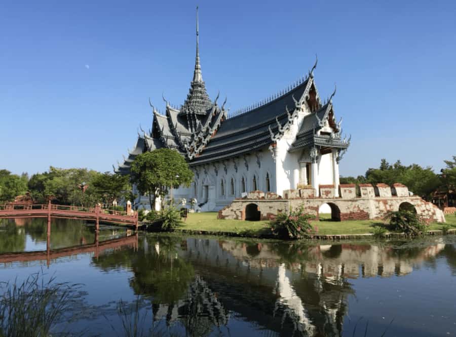 Bangkok: Ancient City Muang Boran and Erawan Museum Tour - Golf cart, SUV, or walking?