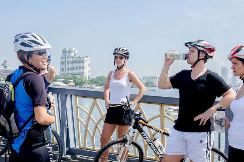 Bangkok: Backstreets and Historic Temples Bike Tour - Crossing the Chao Phraya by local ferry