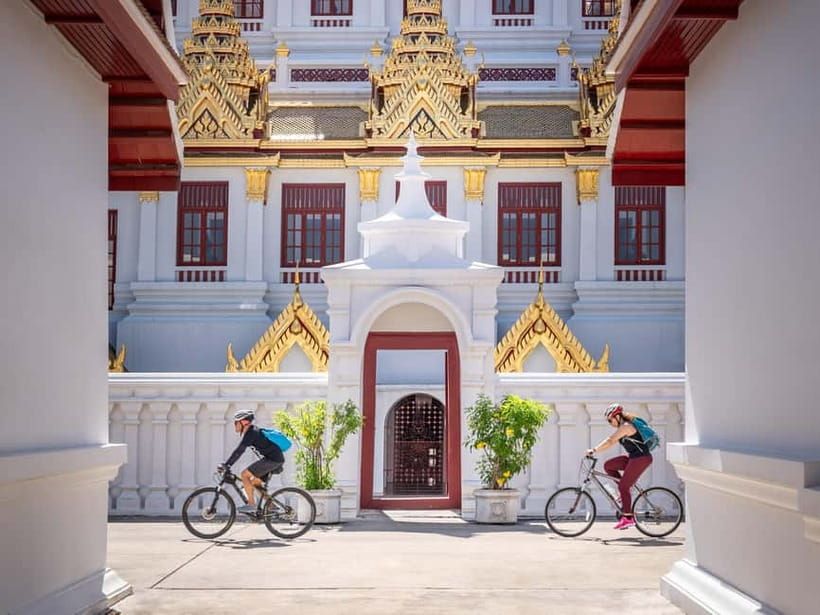 Bangkok: Backstreets and Historic Temples Bike Tour - Starting near Sam Yot and leaving the big roads