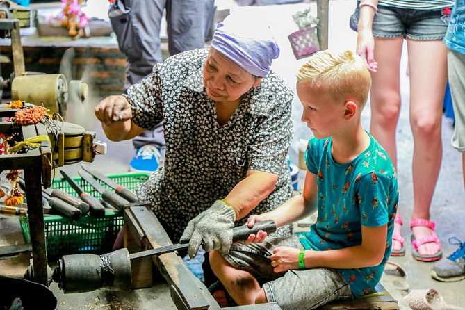 Bangkok: Backstreets and Temple Historic Bike Tour - Small temples, the Giant Swing, and the ride home