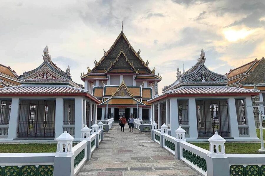 Bangkok: Historical Temples Tour & Hidden Bar at Sunset - Who will enjoy this Bangkok evening?