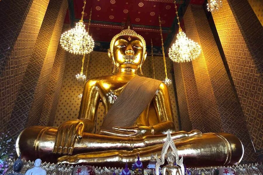 Bangkok: Historical Temples Tour & Hidden Bar at Sunset - Wat Arun after the crowds begin to thin