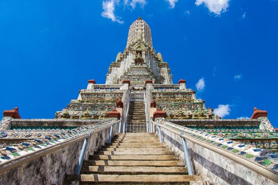 Bangkok: Historical Temples Tour & Hidden Bar at Sunset - The river crossing and rooftop sunset