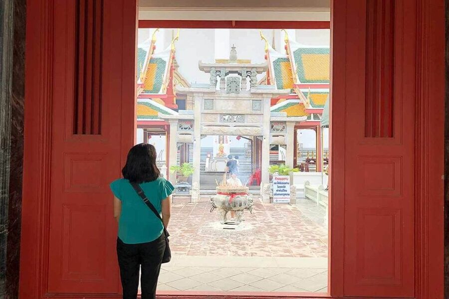 Bangkok: Historical Temples Tour & Hidden Bar at Sunset - Walking, clothing, and comfort