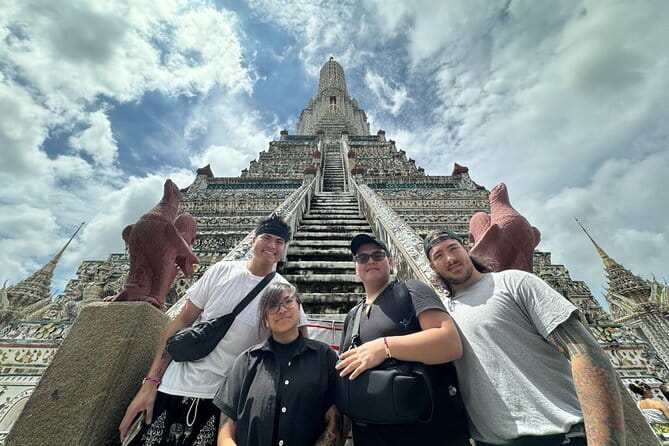 Bangkok History Temples Markets and Food Tasting - Guides, group size, and the pace of the day