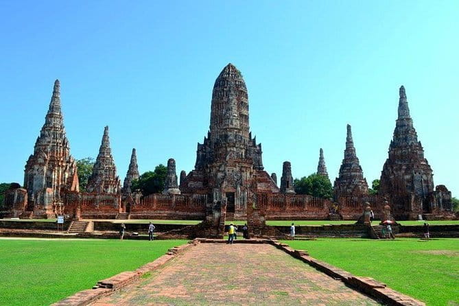 Bangkok History Temples Markets and Food Tasting - Dress, food, and practical preparation