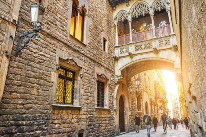 Barcelona 1.5h Private Old Town, Gothic & Ramblas Walking Tour - La Pedrera and the full 45-minute avenue walk