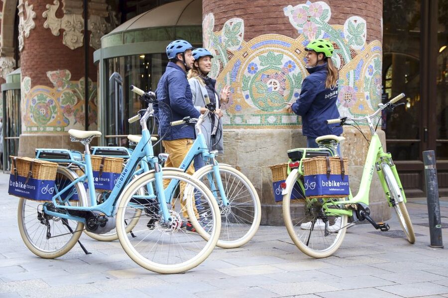 Barcelona: 2.5-Hour Bike or E-Bike Historical Tour - What the $28 price really covers