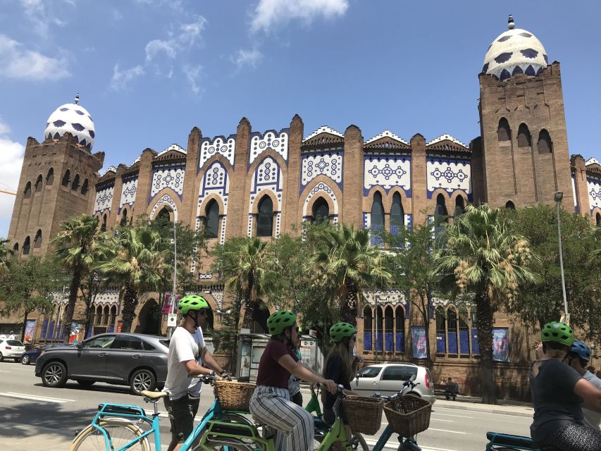 Barcelona: 2.5-Hour Bike or E-Bike Historical Tour - El Born, Mercat del Born, and Santa Maria del Mar
