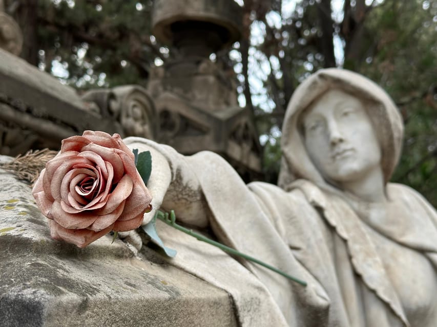 Barcelona: Cemetery Tour - Gothic Graves & Local History - Why going with a guide is worth the $28 price