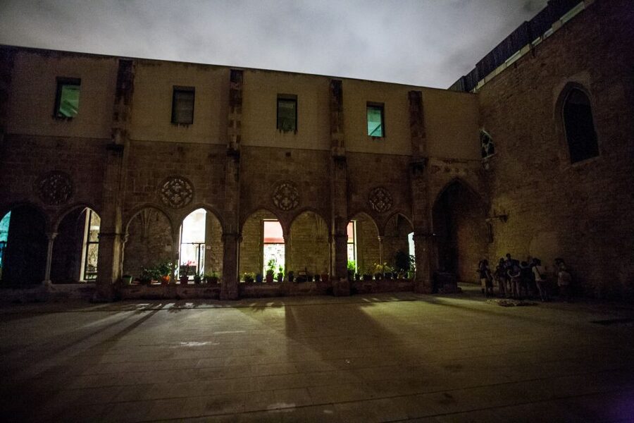 Barcelona: Dark History Night Walking Tour - Starting beneath Barcelona’s Arc de Triomf