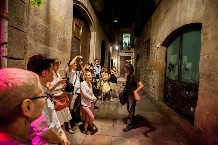 Barcelona: Dark History Night Walking Tour - Group size and the feel of the walk