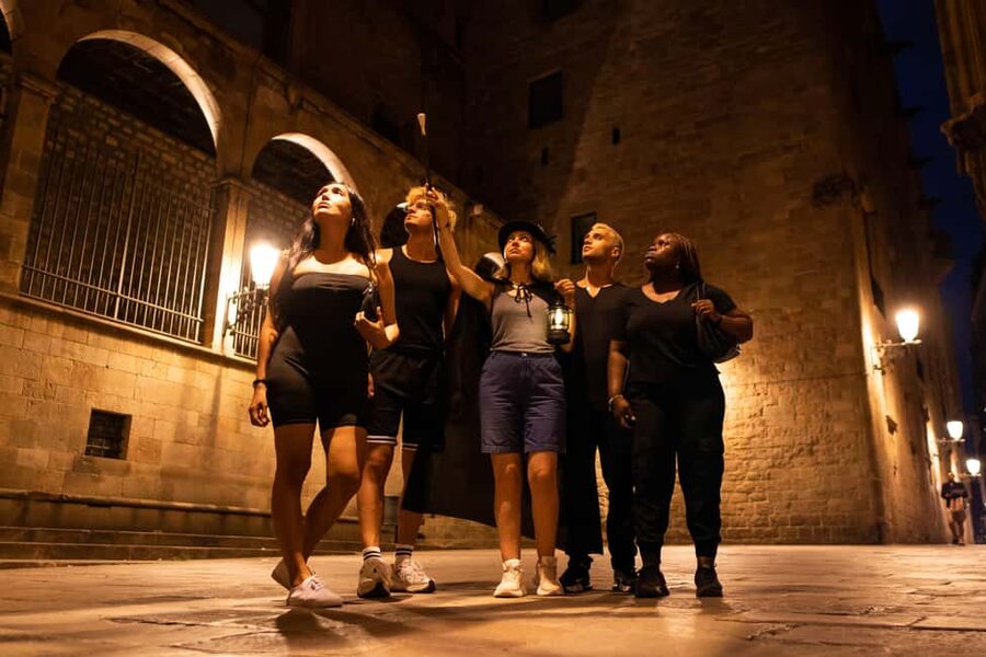 Barcelona: Gothic Quarter Tour Dark History & Ghosts Tour - Key points at a glance