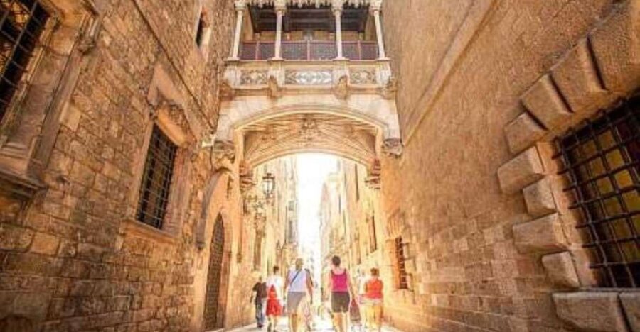 Barcelona Historic Guided Tour - Ancient walls and traces of old Barcelona