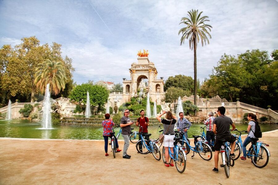 Barcelona Historical 3-Hour Bike Tour - Ciutadella Park: a welcome green pause