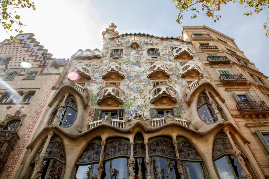 Barcelona Historical 3-Hour Bike Tour - Sagrada Familia: the biggest visual stop