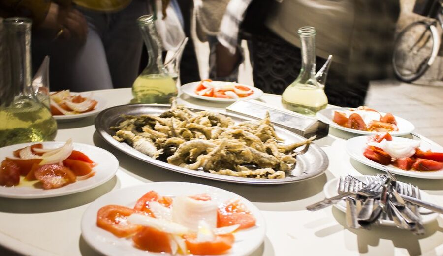 Barcelona: Market, Tasty Tapas/Food and Gothic History Tour - Catalan classics in the Gothic Quarter