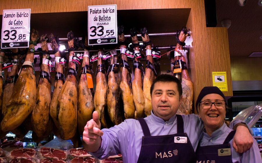 Barcelona: Market, Tasty Tapas/Food and Gothic History Tour - What the small-group format adds