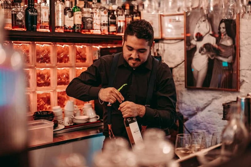 Barcelona: Tipsy Tapas & History Tour in the Gothic Quarter - Starting at Plaza George Orwell or Plaça Reial