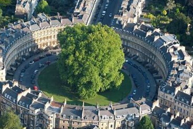 Bath: Local Pubs & Historic Sights Walking Tour (3h) - Queen Square and the Royal Crescent