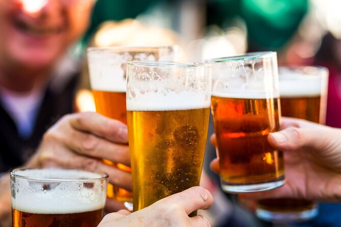 Bath: Local Pubs & Historic Sights Walking Tour (3h) - Starting at Bath Abbey and the Roman center