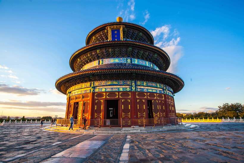 Beijing: All-Inclusive 3-Day Private Tour of Must-See Sights - The guide and driver setup