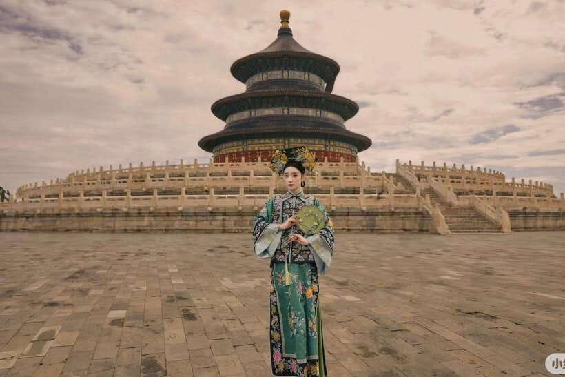 Beijing: Must-Try Chinese Ancient Costume Rental& Photoshoot - Why the Forbidden City moat makes a better photo setting
