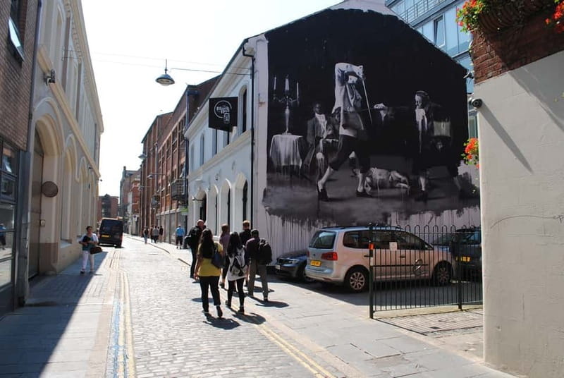 Belfast: A History of Terror Walking Tour - Belfast city centre as the classroom