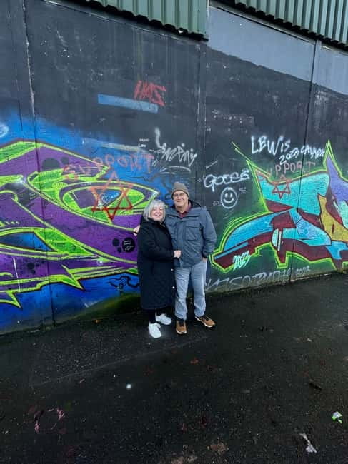 Belfast: Peacewall and Political History Black Taxi Cab Tour - Why a black cab is the right way to see Belfast