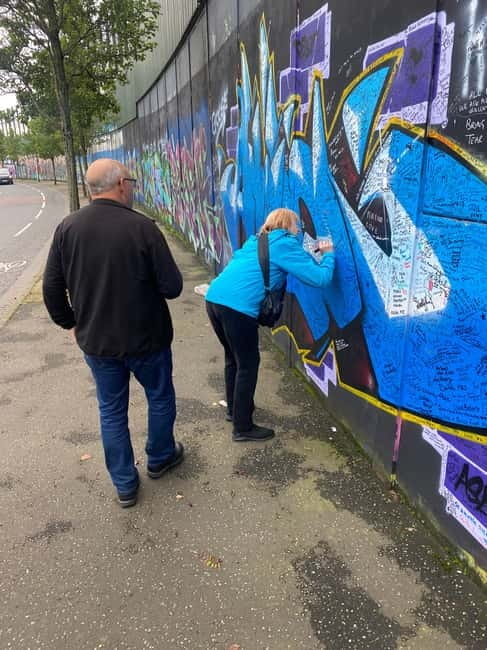 Belfast: Peacewall and Political History Black Taxi Cab Tour - Who should book this cab tour?