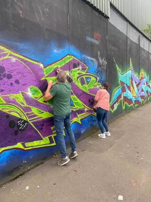 Belfast: Peacewall and Political History Black Taxi Cab Tour - My recommendation for booking