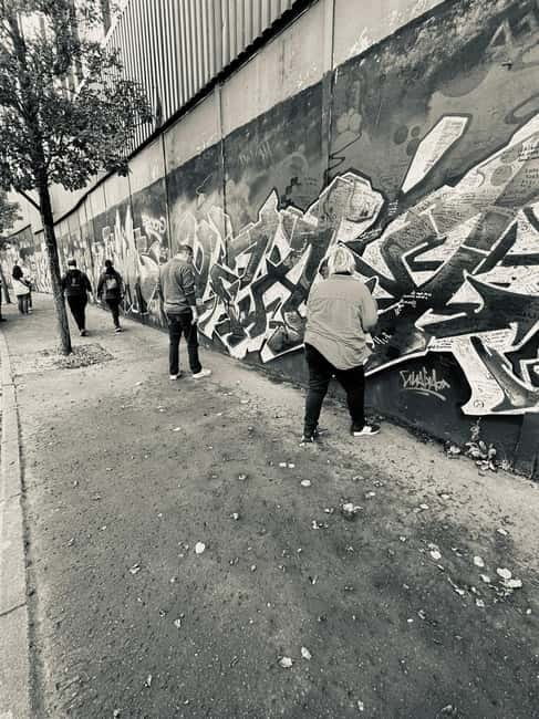 Belfast: Peacewall and Political History Black Taxi Cab Tour - Crossing to the Falls Road