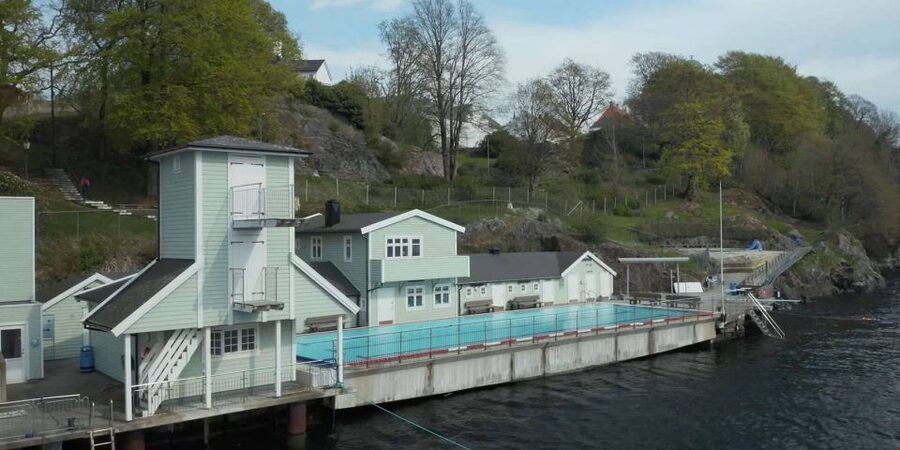 Bergen: Sightseeing Cruise of Bergen's Historic Landmarks - Commentary, quiet stretches, and the best way to listen