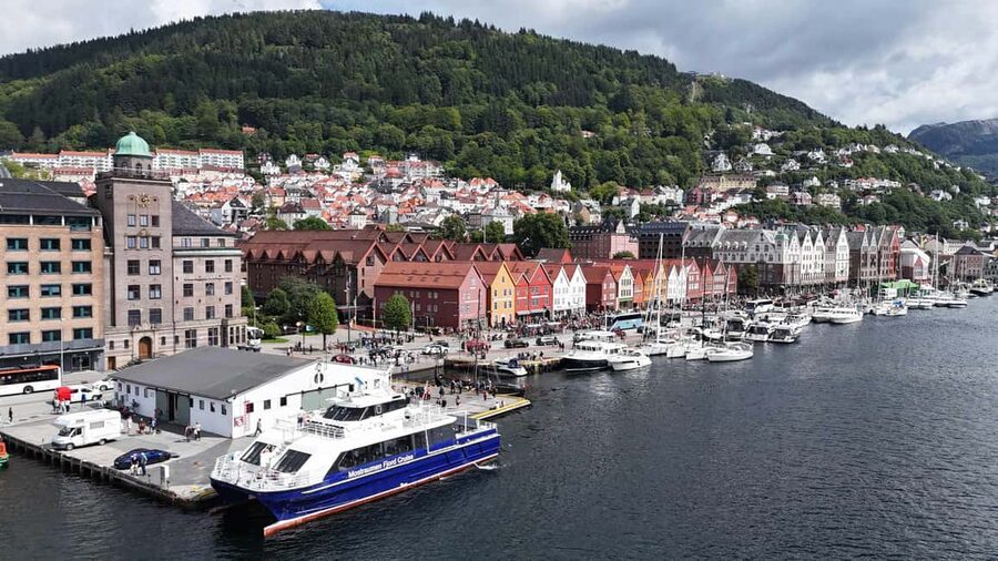 Bergen: Sightseeing Cruise of Bergen's Historic Landmarks - Bergenhus Fortress and the seat of medieval power