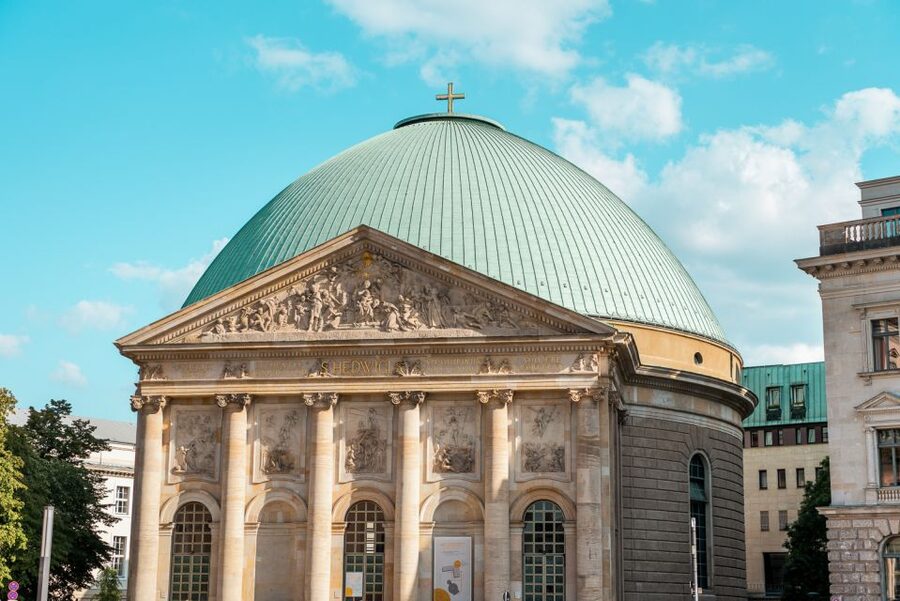 Berlin: 1-Hour Guided Tour of the Historic Center - The $69 price and what you receive