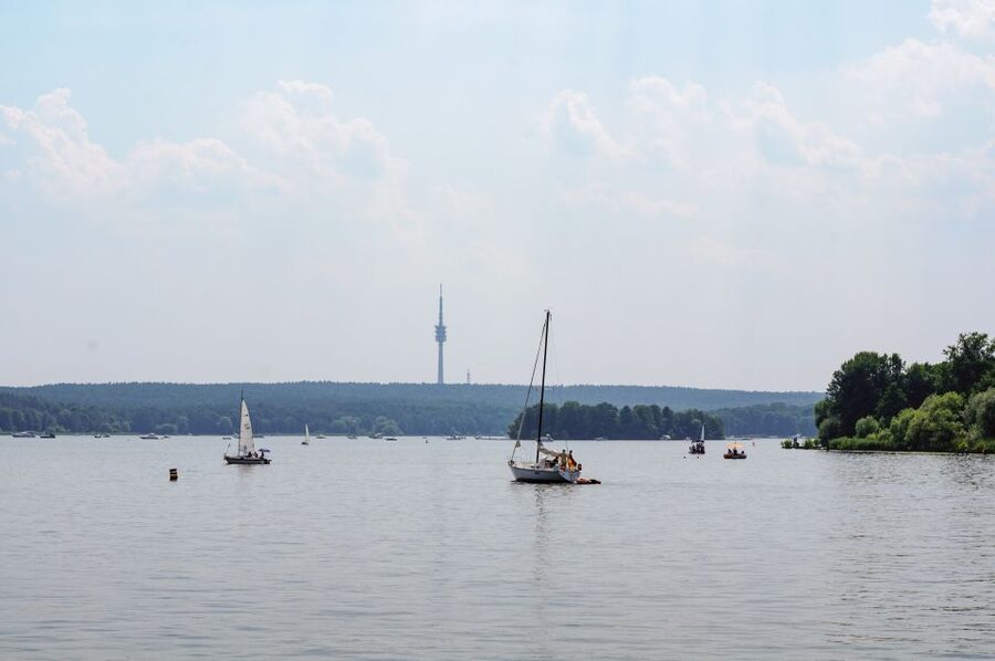 Berlin: 3-Hour World Heritage Cruise to Potsdam - Seating, Food, and Comfort on the Boat