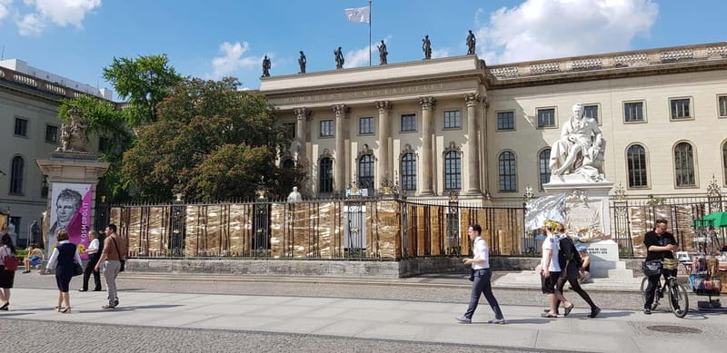 Berlin Beers & Battlefields Tour: War History & German Beer - First beer stop: a change of pace