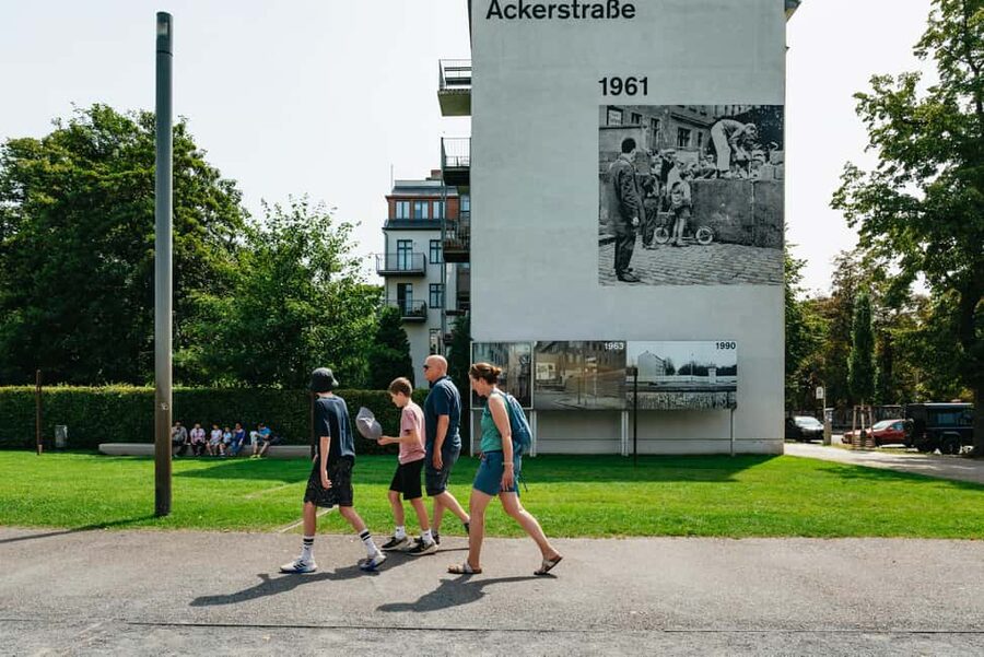 Berlin: Cold War Walking Tour on Berlin Wall Route - Gesundbrunnen and the first steps into divided Berlin