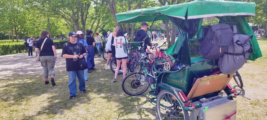 Berlin (E)Bike Tour Historical Highlights in Small groups - Why three and a half hours works well in Berlin Mitte