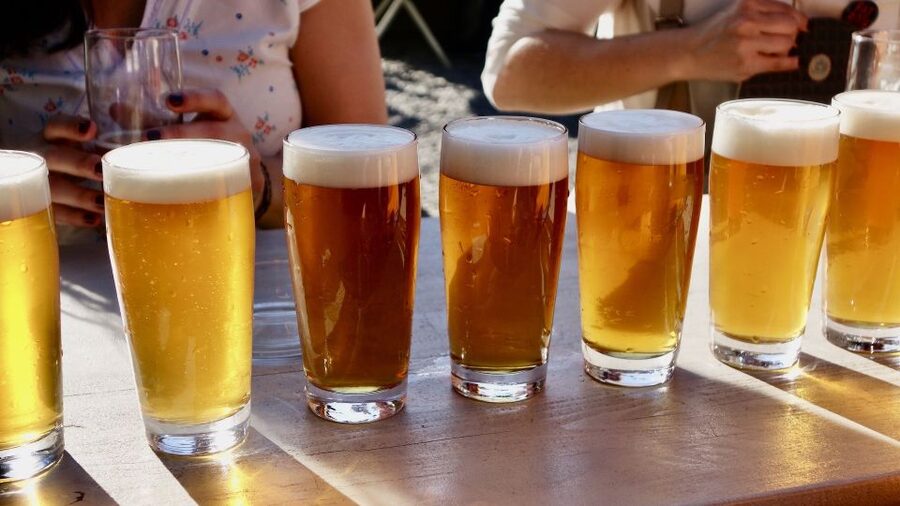 Berlin: Guided Craft Beer & Cultural Tour With Snacks - Three Brewing Stops, Nine Different Glasses