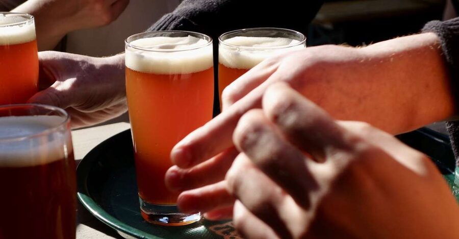 Berlin: Guided Craft Beer & Cultural Tour With Snacks - East Berlin Stories Between the Pints