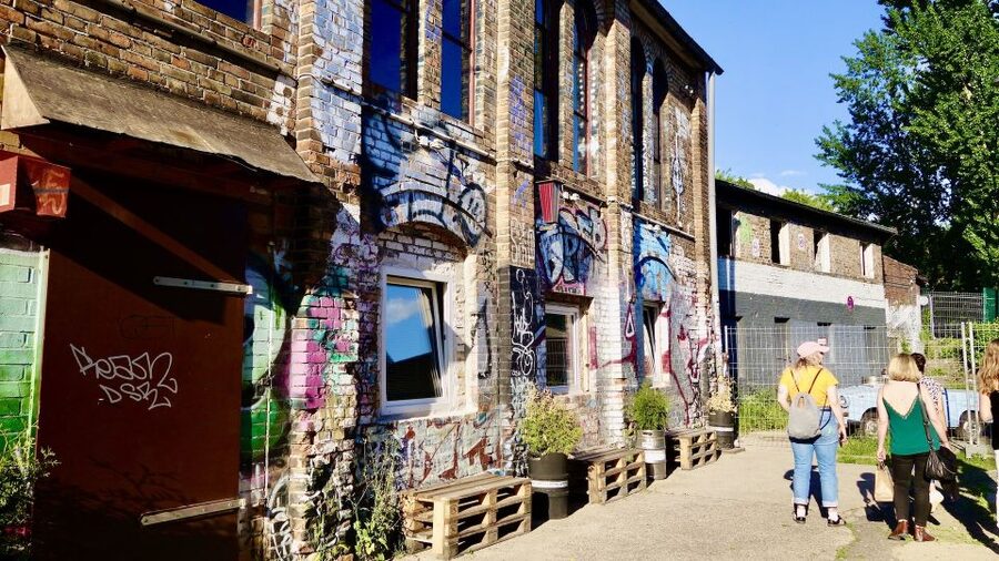 Berlin: Guided Craft Beer & Cultural Tour With Snacks - A Savory Break Along the Route