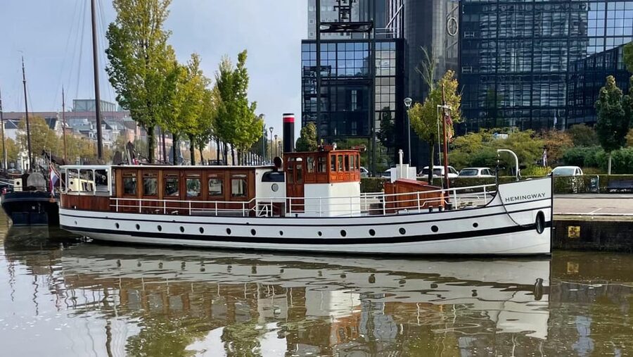 Berlin: Historic Boat Sightseeing City Center Tour - Simple tips for a better ride
