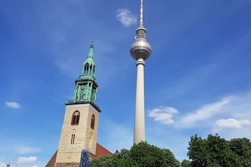 Berlin: Historic Center Walking Tour with a Real Berliner - Finishing at Brandenburg Gate