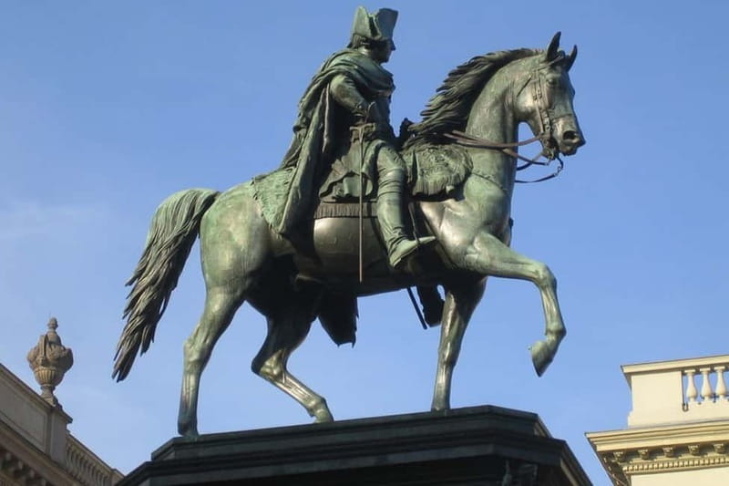 Berlin: Historic Center Walking Tour with a Real Berliner - What the two-hour format does well