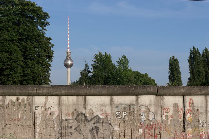 Berlin's Best: 2 Hour Walking Tour Third Reich and the Cold War - Walking through the Holocaust Memorial