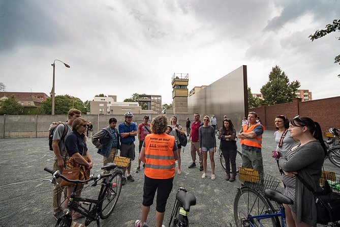 Berlin Wall and Cold War Bike Tour in Small Groups - Brandenburg Gate: beginning with a Berlin symbol