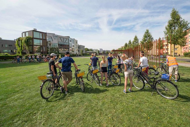 Berlin Wall and Cold War Bike Tour in Small Groups - Guides who make the subject approachable