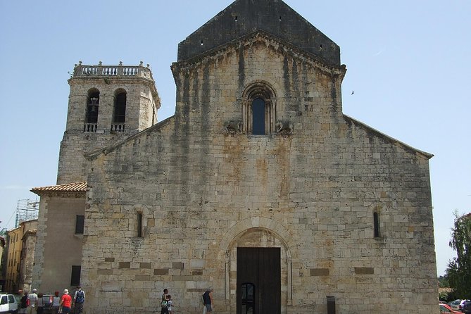 Besalu & 3 Medieval Towns Small Group Tour with Hotel Pick-Up - The guide can shape the entire experience